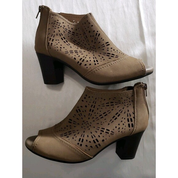 Earth Shoes - Earth Origins Shaye Leather Ankle Boots Booties Size 9 Taupe Brown Biegle Heel